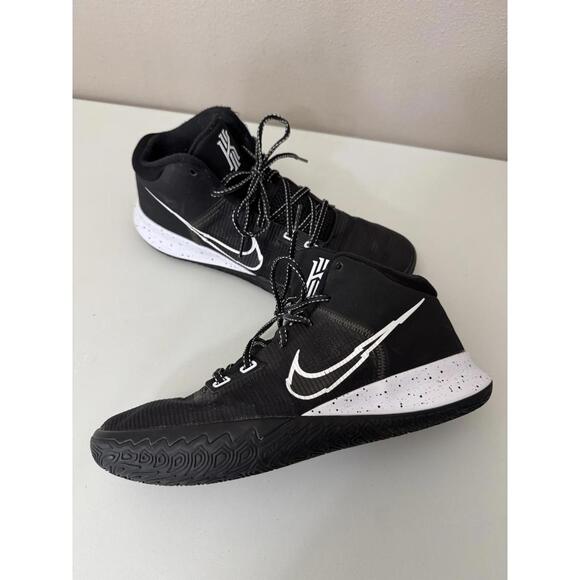 Nike Kyrie Flytrap 4 Mens Size 10 Basketball Shoes Sneakers CT1972-001 Athletic - Picture 1 of 7